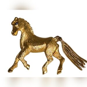 vintage gold tone equestrian brooch with rhinestone eye